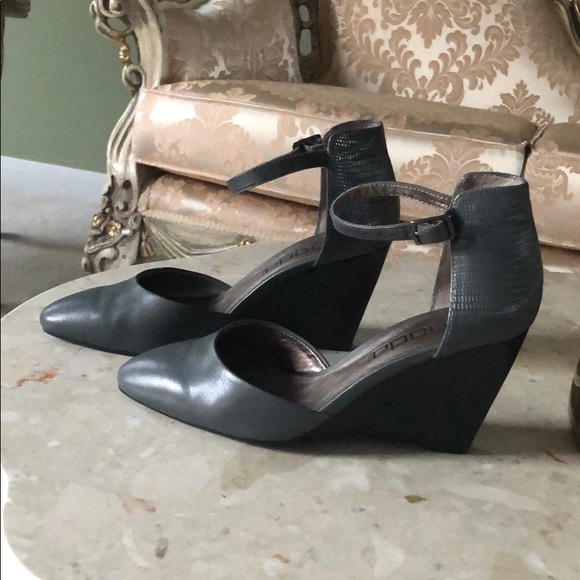 moda spana betsey wedge sandal